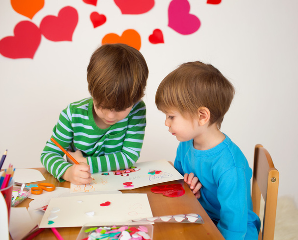 Kids engaged in Valentine 's Day Arts with Hearts
 - Фото, изображение