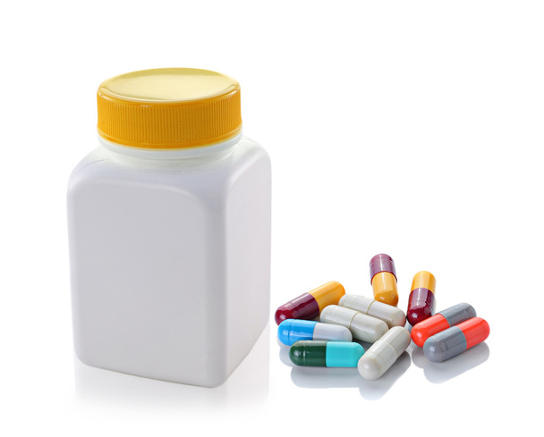 tabletki z butelki na białym tle - Zdjęcie, obraz