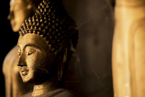 buddha szobor Thaiföld templomában - Fotó, kép