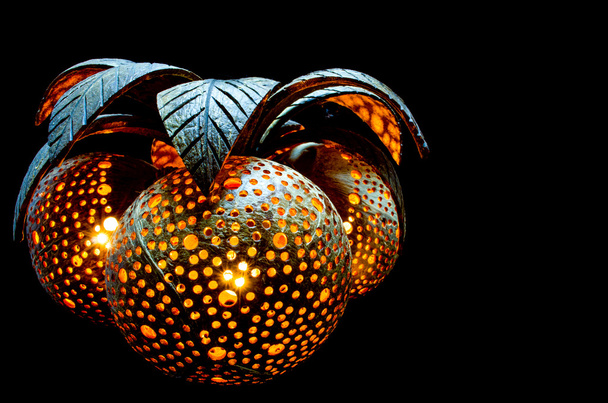 Lampe aus Kokosnüssen - Foto, Bild
