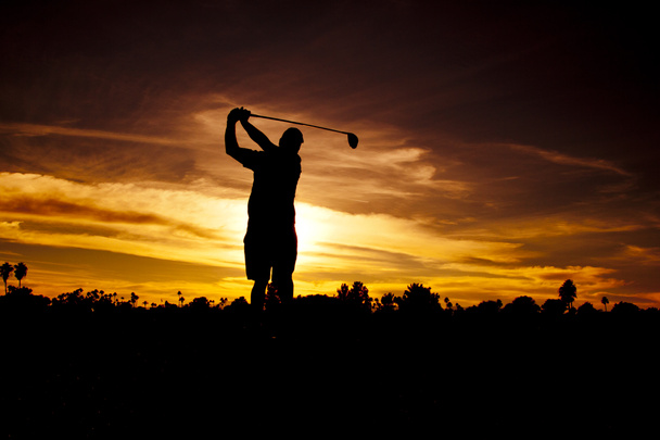 gün batımında golfçü - Fotoğraf, Görsel