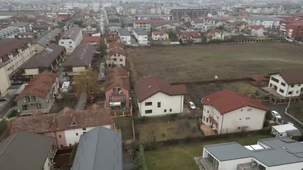 Aerial drone view of a city shot in landscape mode depicting homes during winter season - Materiał filmowy, wideo