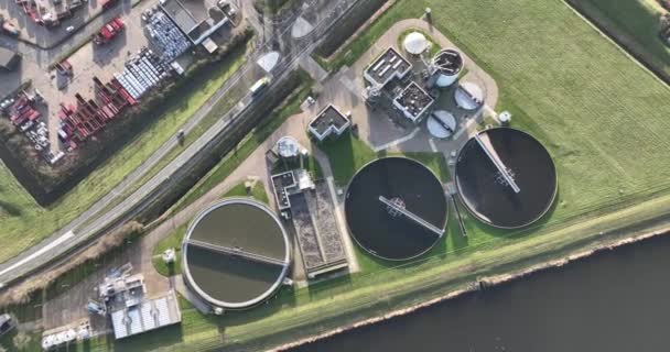 Aerial drone video provides a top-down view of a large water filtration plant, showcasing the various processes and machinery used to purify and clean water for human consumption and use. Aerial - Materiał filmowy, wideo
