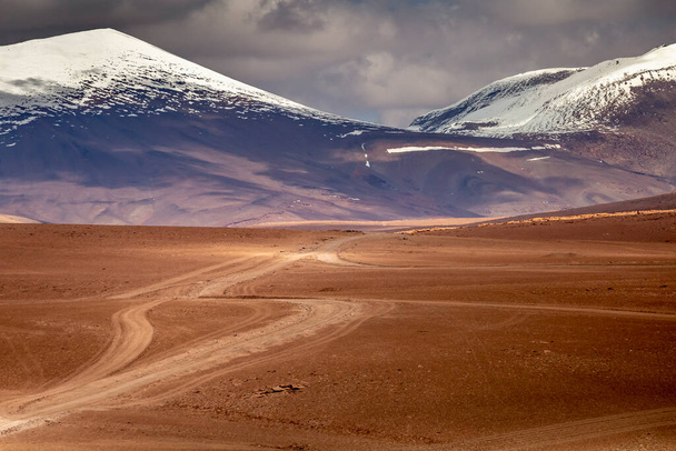 Volcanic landscape in Bolivian andes altiplano near Chilean atacama border, South America - Zdjęcie, obraz