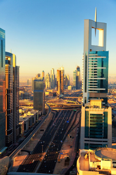 Στον ορίζοντα του Ντουμπάι με την Ανατολή - Φωτογραφία, εικόνα