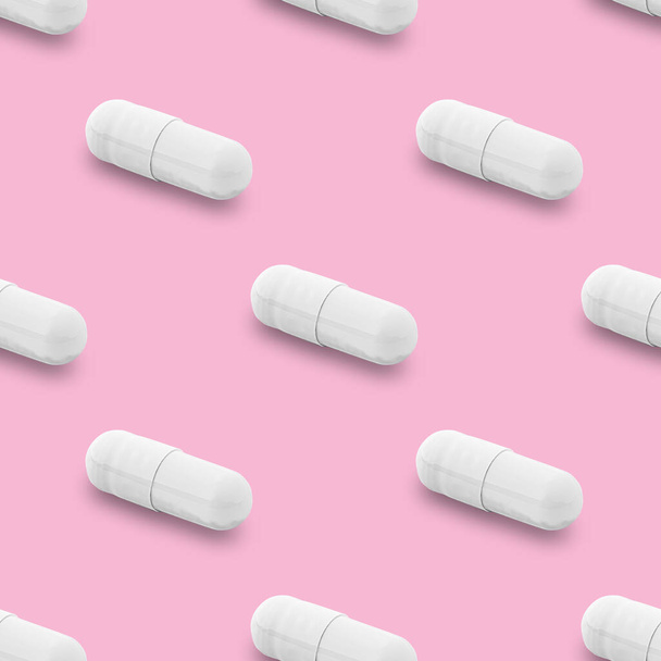 Gel capsule seamless pattern. White capsule shaped medicine. pharmacy concept. food supplement. Capsule pills pattern on a pink background - Fotoğraf, Görsel