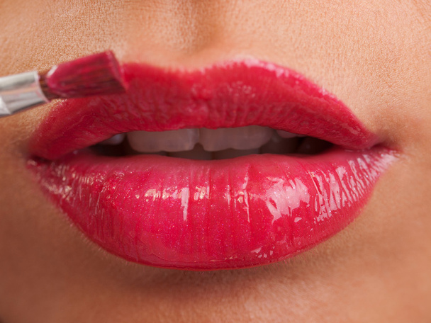 赤い口紅と唇 - 写真・画像