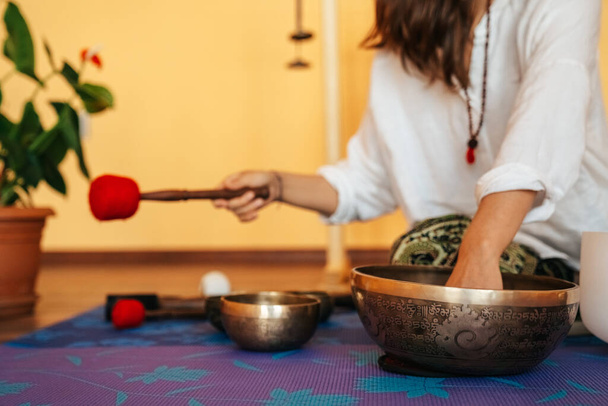 Tibeti éneklő bowl, hang terápia - Fotó, kép