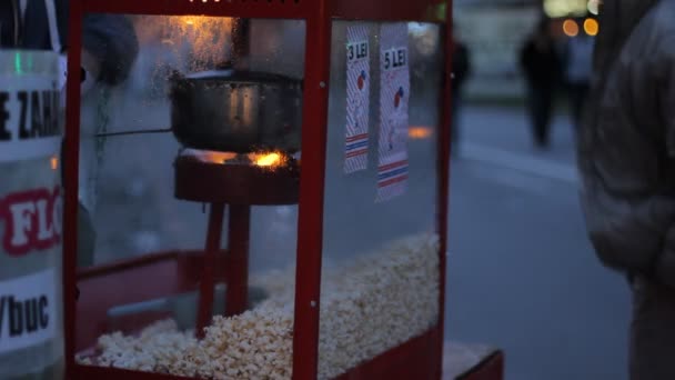 Comprare popcorn
 - Filmati, video