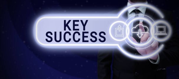 Käsiala teksti Key Success, Käsite tarkoittaa tehokkuuden ja tuottavuuden päämittaa - Valokuva, kuva