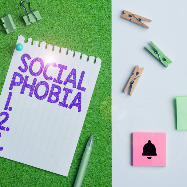 Leyenda conceptual Fobia social, Palabra Escrito en el miedo abrumador de las situaciones sociales que son angustiantes - Foto, Imagen