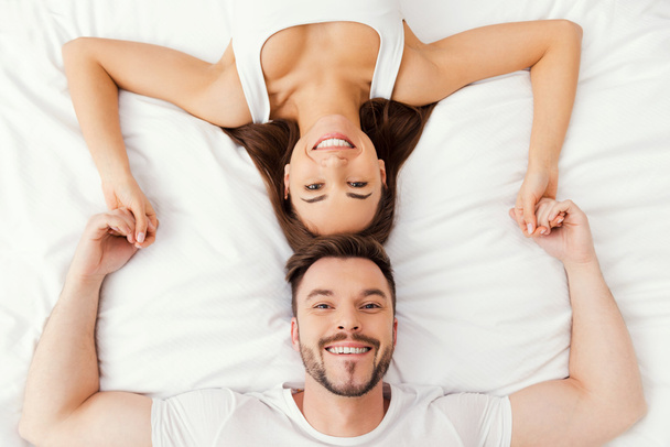 Loving couple lying in bed - Fotografie, Obrázek