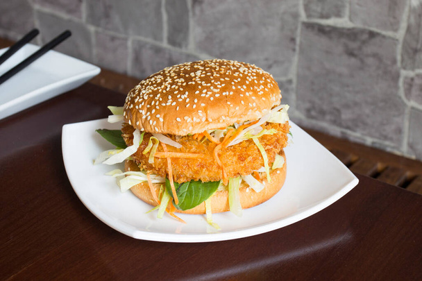 Authentic top quality American crispy chicken Burger - Foto, afbeelding