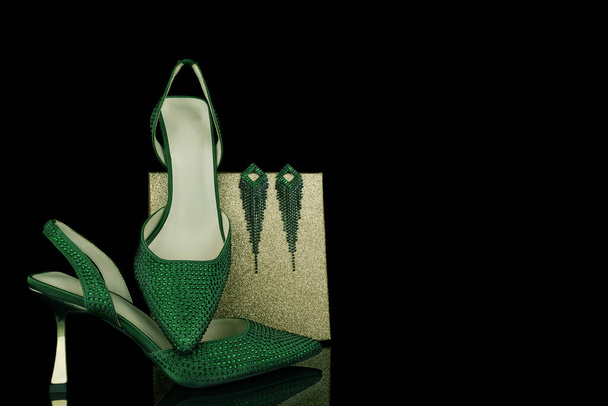 Beautiful green woman shoes with brilliant isolated  background - Foto, afbeelding