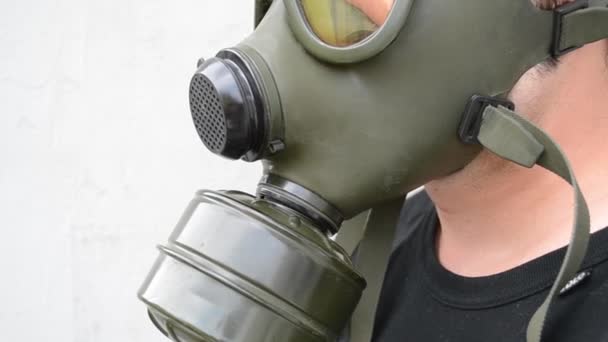 Maska gazowa widok z boku - Materiał filmowy, wideo