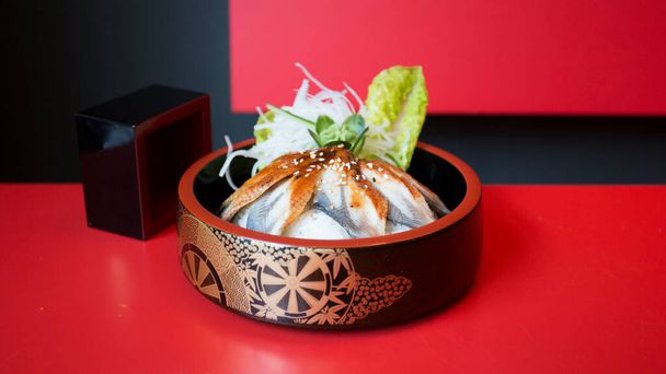 Donburi eel. Sushi rice combination with smoked eel fish. - Foto, imagen