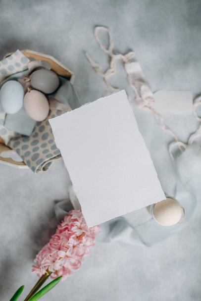 mockup postcard on an easter theme in pastel colors, mockup card on an easter background - Fotó, kép