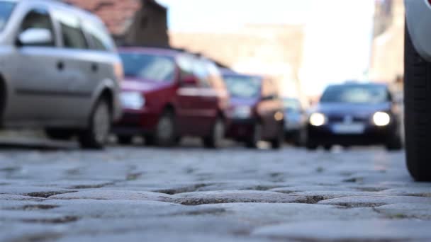 Vista al suelo Cobblestone Street Cars
 - Imágenes, Vídeo