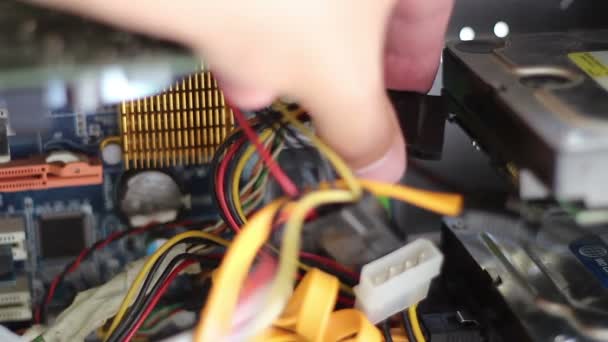 Instale o conector de energia na unidade de disco rígido
 - Filmagem, Vídeo