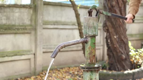 kézi vízpumpa - Felvétel, videó