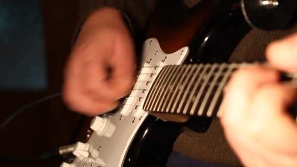Melodia suonare la chitarra elettrica
 - Filmati, video