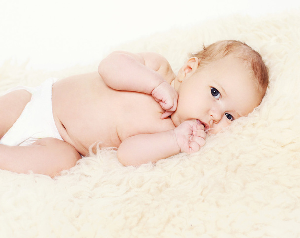 Infant lying on the bed at home - Foto, immagini
