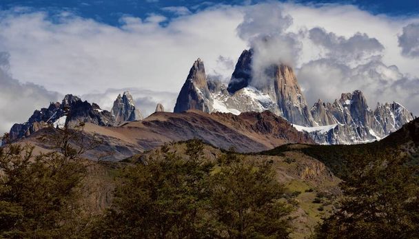 Beautiful view of Mount Fitz Roy and the approaching walking trail, Patagonia, El Chalten - Argentina - Photo, Image