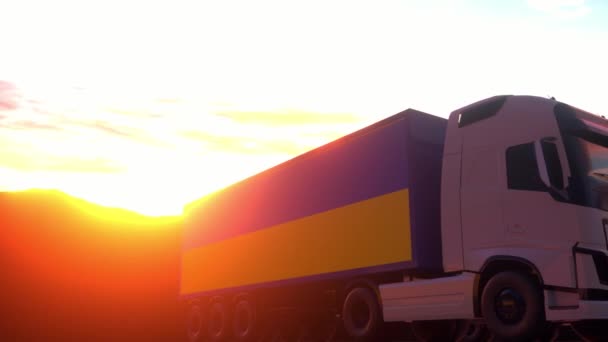 ウクライナの旗と貨物トラック。ウクライナからのトラック倉庫ドックへの荷役または荷役. - 映像、動画