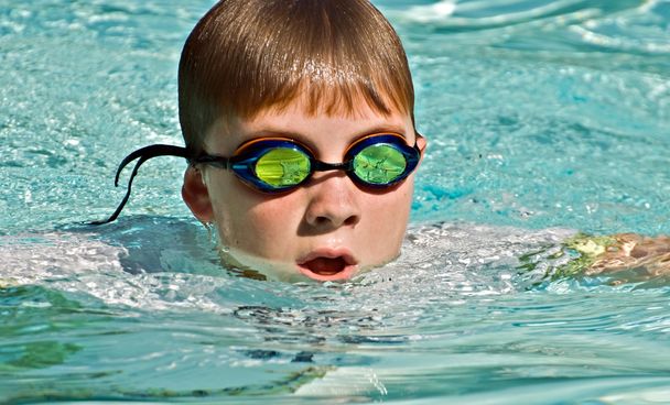Lähikuva poika uinti
 - Valokuva, kuva
