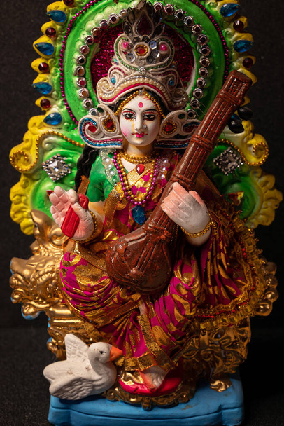 Picture of Goddess Saraswati idol, devi Saraswati symbolizes creative energy and considered as the goddess of knowledge, music, art, wisdom, and learning. - Foto, afbeelding