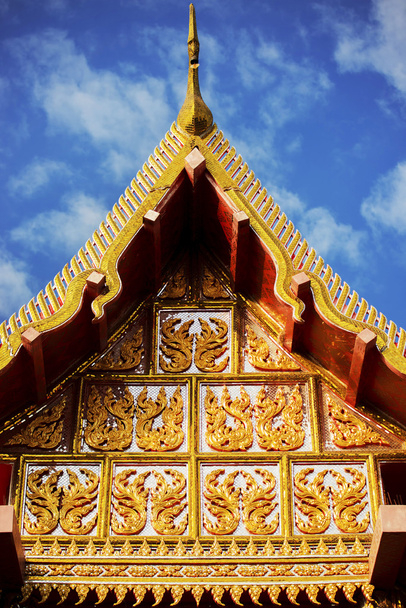 Thai temple roof with blue sky ,Thailand - Фото, зображення
