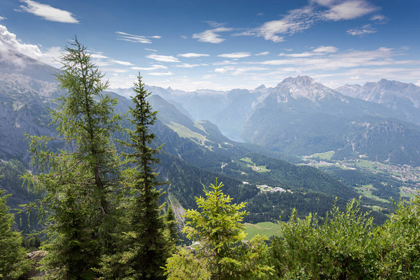 Views of the Bavarian Alps from de Eagle Nest (Kehlsteinhaus in German), in the Berchtesgadener Land district of Bavaria in Germany - Foto, Imagem