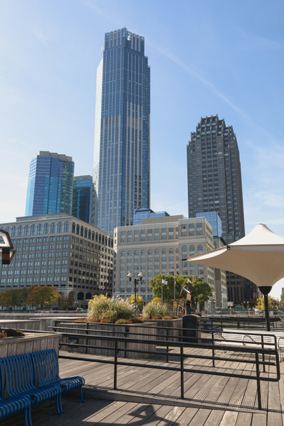 modern skyscrapers near embankment walkway in New York City - Zdjęcie, obraz