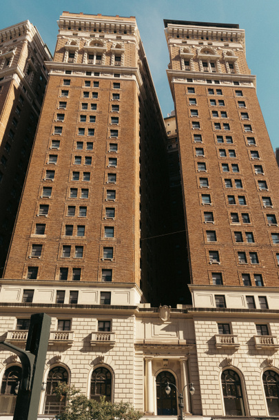 high-rise Tudor City apartment complex in Manhattan district of New York - Foto, imagen