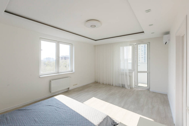 rust, interieur, comfort en slaapcomfort concept - bed huis slaapkamer - Foto, afbeelding