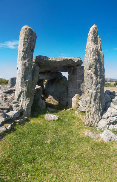 Trefignath antiga câmara funerária, Túmulo Neolítico Cambered, Angl
 - Foto, Imagem