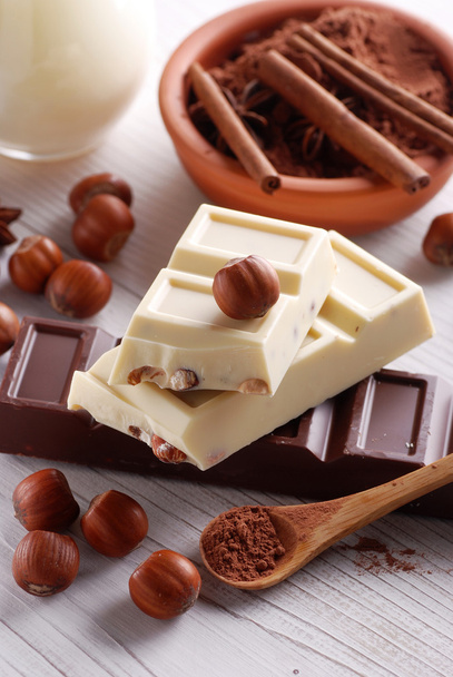 hazelnoten en chocolade - Foto, afbeelding