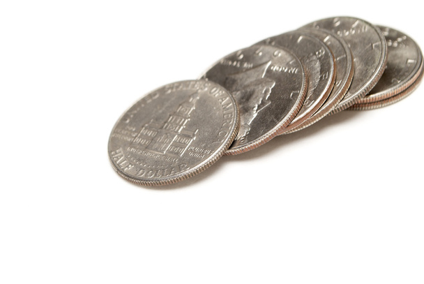 Soldi, monete su sfondo bianco
 - Foto, immagini