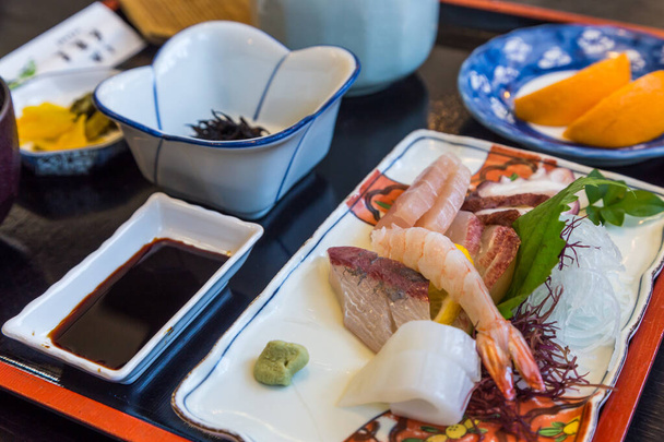 Japanse sashimi lunch set - Foto, afbeelding