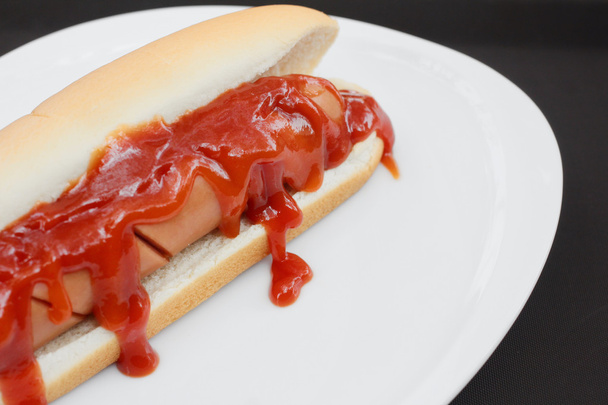 Швидка їжа хот-дог з кетчупом
 - Фото, зображення