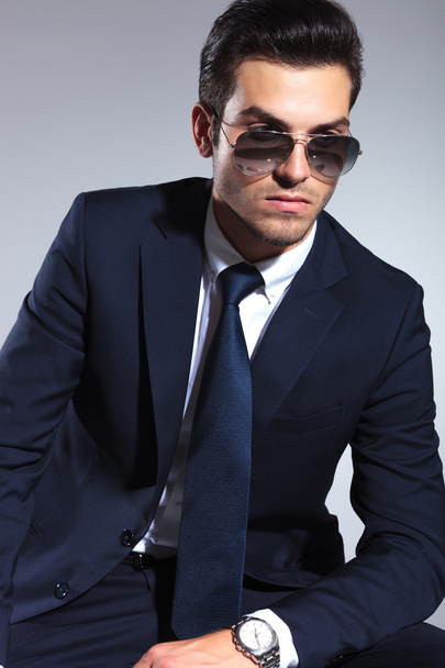 elegancki mężczyzna nosi okulary - Zdjęcie, obraz