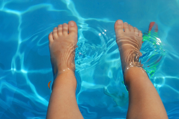 Ayaklarını suya - Fotoğraf, Görsel