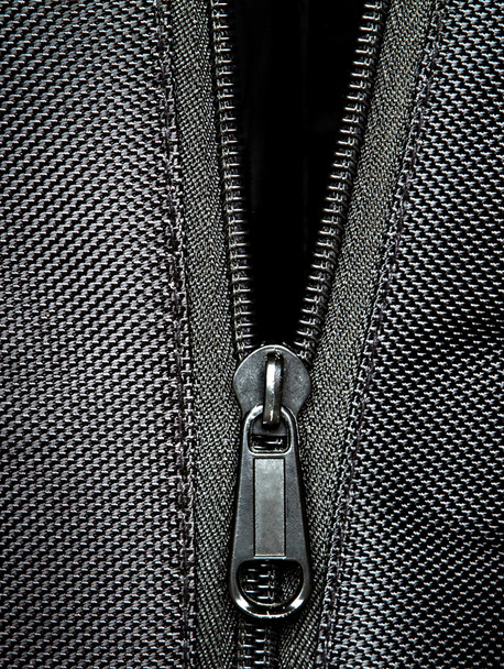 Cierre de cremallera de metal en tela sintética negra
 - Foto, imagen