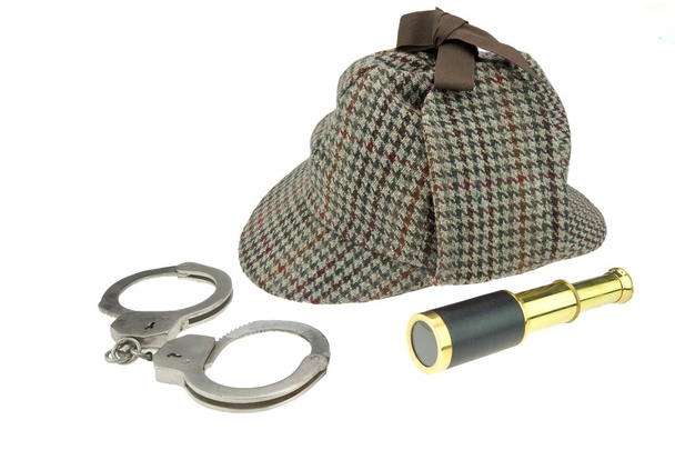 Deerstalker Hat, Real Handcuffs and Retro Spyglass - Φωτογραφία, εικόνα