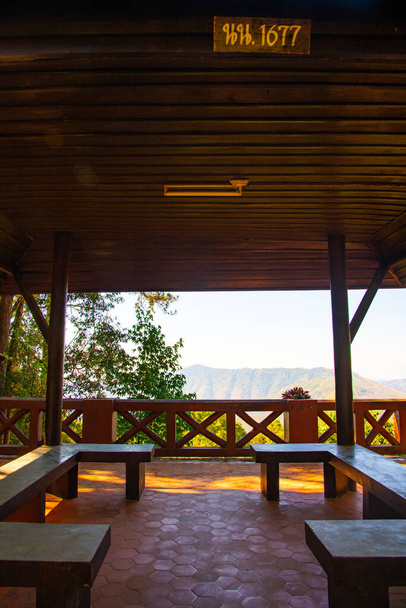 Maison de repos publique dans le parc national de Doi Phu Kha, Thaïlande. - Photo, image