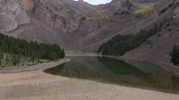 Pireneusok tó Ibon de Plan Basa de la Mora, Aragon, Spanyolország - Felvétel, videó