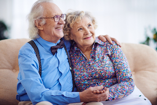 Пожилая пара в умной одежде
 - Фото, изображение