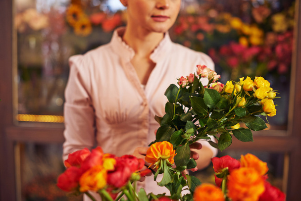 žena v květinářství - Fotografie, Obrázek