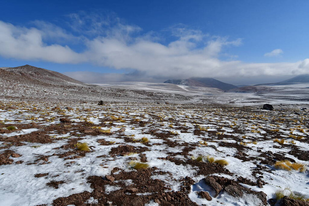 Acamarachi puna de atacama Andes Chile wspinaczka. Wysokiej jakości zdjęcie - Zdjęcie, obraz