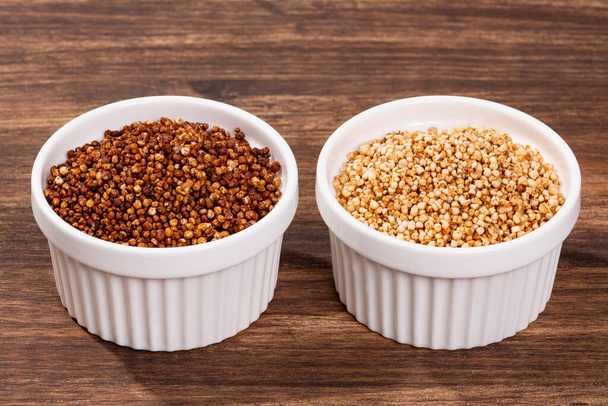 Cereal Healthy Food - Tasty Quinoa Pops Chocolate And Vanilla Flavor - Foto, imagen